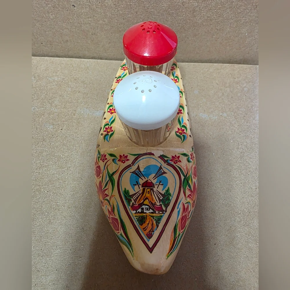 Vtg Holland Shoe With Salt Pepper Shaker Set #223